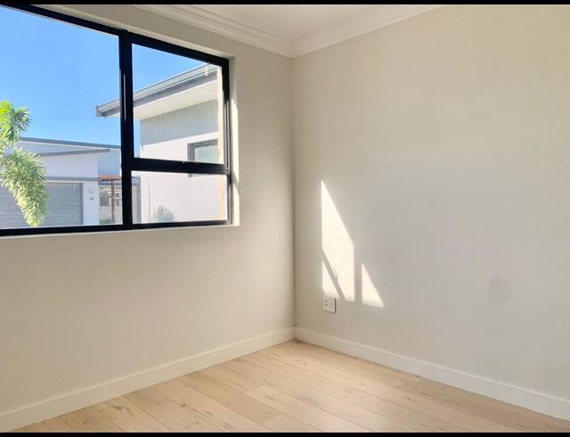 4 BEDROOM TOWNHOUSE FOR SALE IN SALT ROCK